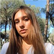 Estudiante de grado universitario, disponible y dispuesta para ayudar